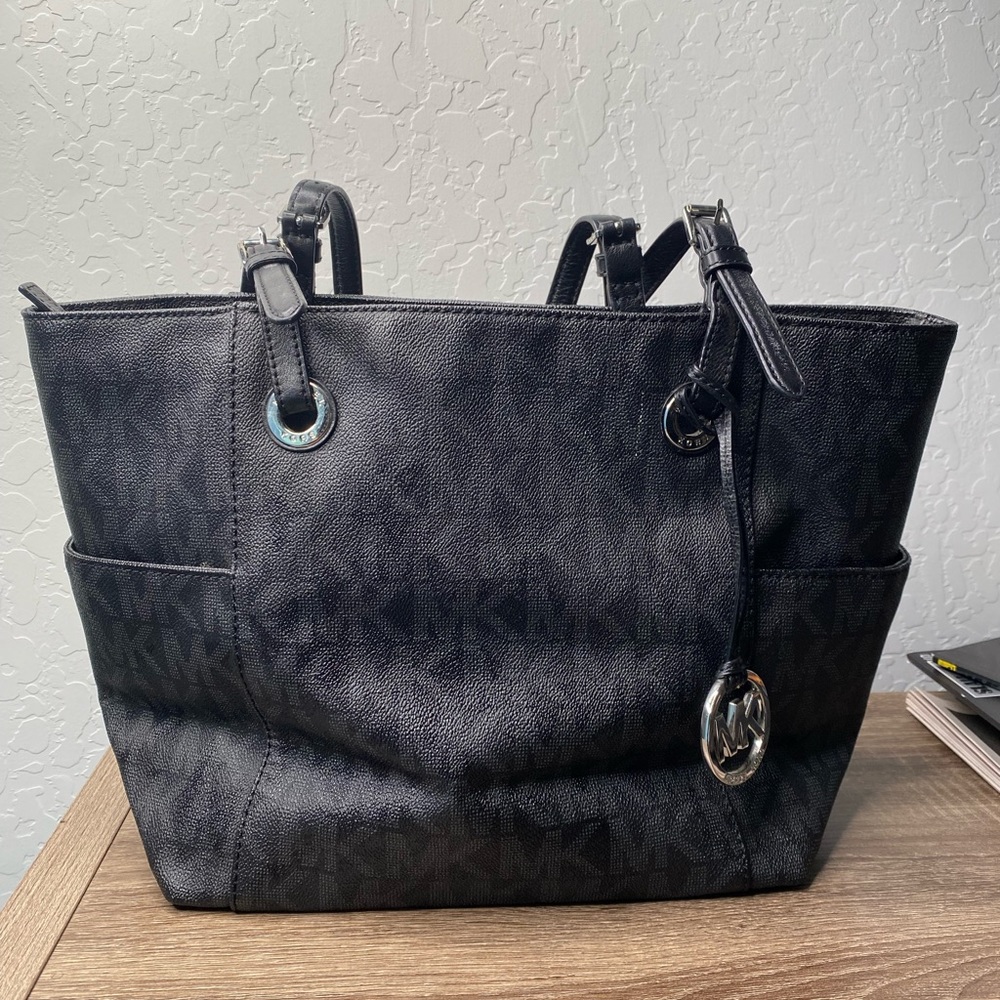 Black Michael Kors shoulder bag